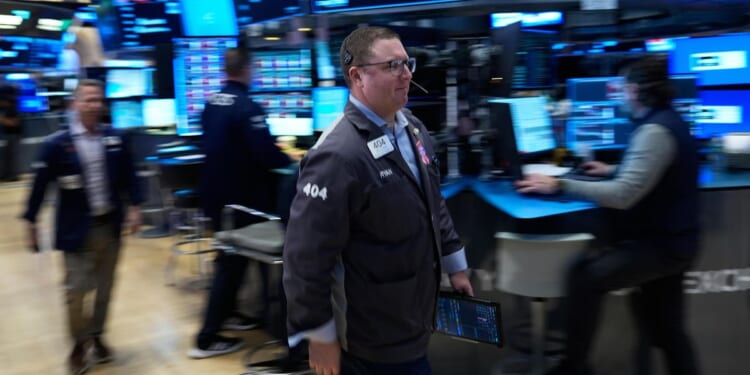 U.S. stocks lose ground as war with Iran keeps pressure on oil prices
