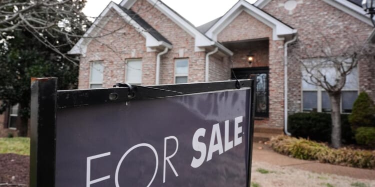 Average U.S. long-term mortgage rate rises to 6.22%, highest level in more than 3 months