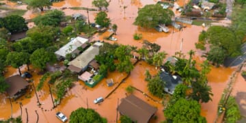 Hawaii suffers its worst flooding in 20 years and forecasters warn more rain is coming