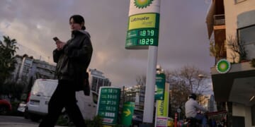 Trump struggles to sell the Iran war as Americans feel the squeeze at the pump