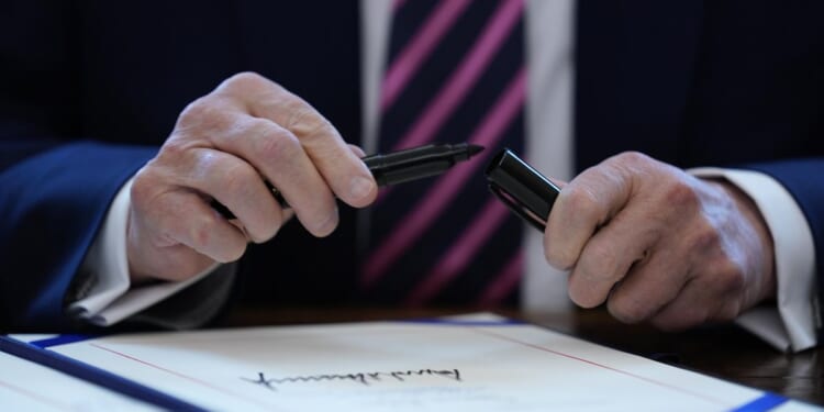 Treasury will add Trump’s signature to future U.S. paper currency