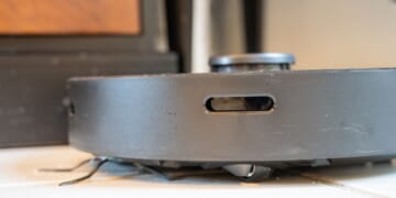 A Spanish man who tried to connect his robotic vacuum to a gaming controller suddenly found he could command a virtual army of nearly 7,000 robots worldwide.