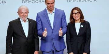 Progressive leaders rally in Barcelona to defend the traditional liberal order