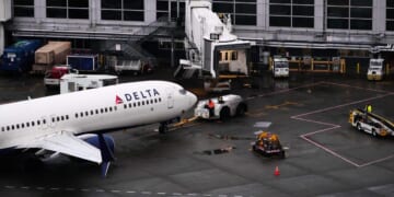 Georgia woman removed from Delta flight for refusing to get off the phone