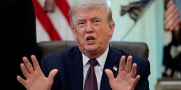 Trump to Sign Order to Pay Tens of Thousands of DHS Employees