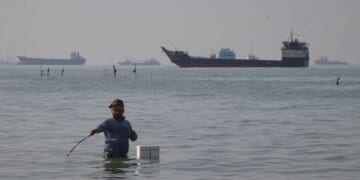 U.S. will ‘guide’ stranded ships from Strait of Hormuz, starting on Monday